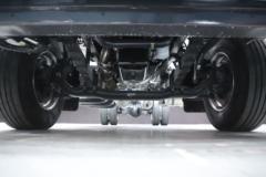 东风柳汽 乘龙H5V 6.9L柴油 330马力 4X2 万里扬10档 AMT自动档 6.8米仓栅式载货车