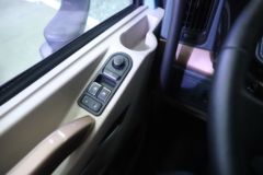 东风柳汽 乘龙H7 6X4 氢燃料牵引车