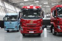 东风柳汽 乘龙H5 300马力 4X2 6.8米仓栅式载货车