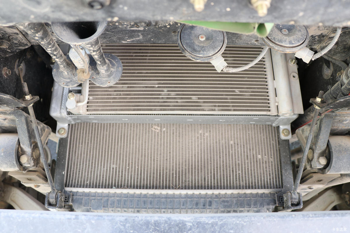 Ͽ K68D 270 8X2 6ж(ɫ)(NJA3312DPF56A)                                                