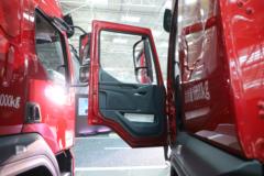 东风柳汽 乘龙H5 260马力 4X2 9.7米厢式载货车(LZ5181XXYH5AC8)