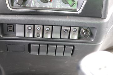 �Ͽ����� ����R60D 270���� 8X4 6����ж��(NJA3310DPF56A)ͼƬ