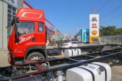 青岛解放 JK6中卡 240马力 4X2 9.78米厢式载货车(CA5180XXYP28K8L8E6A90)