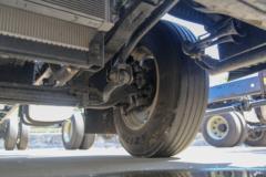 青岛解放 JK6中卡 240马力 4X2 9.78米厢式载货车(CA5180XXYP28K8L8E6A90)