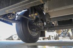 青岛解放 JK6中卡 240马力 4X2 9.78米厢式载货车(CA5180XXYP28K8L8E6A90)