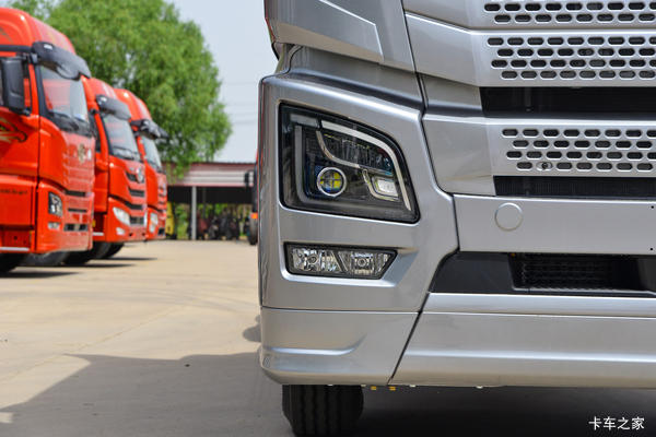 无锡市解放JH6牵引车系列,打折优惠,降3万,赶快抢购!