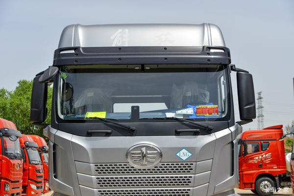 无锡市解放JH6牵引车系列,打折优惠,降3万,赶快抢购!