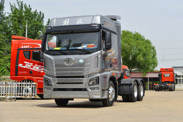 青岛解放 JH6 智享版 560马力 6X4 LNG牵引车(液缓)(CA4250P25K8T1NE6A80)
