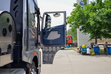 �ൺ��� JH6�ؿ� ������ 560���� 6X4 LNG�Զ���ǣ����(Һ��)ͼƬ