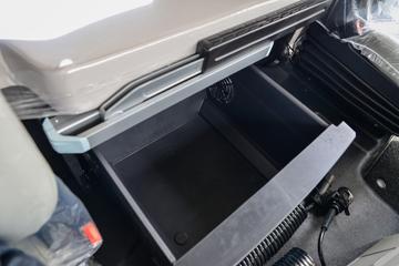 �ൺ��� JH6�ؿ� ������ 560���� 6X4 LNG�Զ���ǣ����(Һ��)ͼƬ