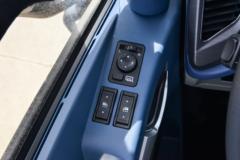 青岛解放 JH6重卡 智享版 560马力 6X4 LNG自动档牵引车(液缓)