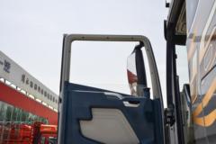 青岛解放 JH6重卡 智享版 560马力 6X4 LNG自动档牵引车(液缓)