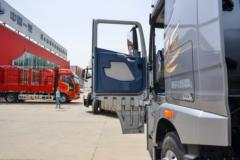 青岛解放 JH6重卡 智享版 560马力 6X4 LNG自动档牵引车(液缓)