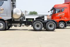 青岛解放 JH6重卡 智享版 560马力 6X4 LNG自动档牵引车(液缓)