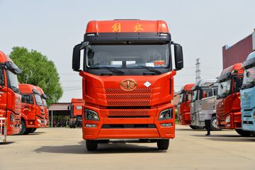 青岛解放 JH6重卡 智尊版 580马力 6X4 LNG自动档牵引车(CA4253P25K15T1NE6A81)