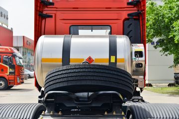 �ൺ��� JH6�ؿ� ����� 590���� 6X4 LNG�Զ���ǣ����ͼƬ