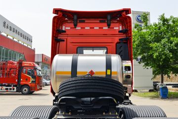 �ൺ��� JH6�ؿ� ����� 590���� 6X4 LNG�Զ���ǣ����ͼƬ