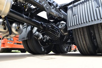 �ൺ��� JH6�ؿ� ����� 590���� 6X4 LNG�Զ���ǣ����ͼƬ