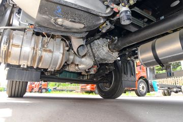 һ����� J6G 320���� 4X2 6.75�ײ�դʽ�ػ���(һ�����10��)(CA5171CCYP62K1L4E6)ͼƬ