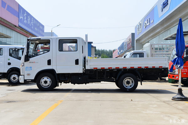 新车到店 超越C300双排载货车仅需8.38万元