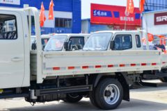 福田 时代领航S1 150马力 3.19米双排栏板小卡