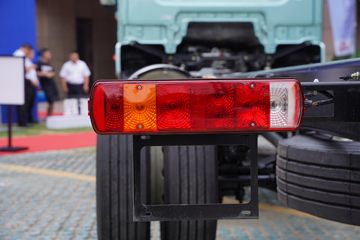 �ൺ��� JH6 300���� 6.75��LNG��դʽ�ػ���ͼƬ