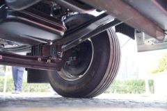 青岛解放 JH6 300马力 6.75米LNG仓栅式载货车