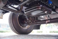 青岛解放 JH6 300马力 6.75米LNG仓栅式载货车