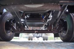 青岛解放 JH6 300马力 6.75米LNG仓栅式载货车