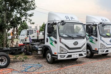 解放 虎6G 4.5T 4.16米单排插电式混合动力厢式轻卡14.02KWh