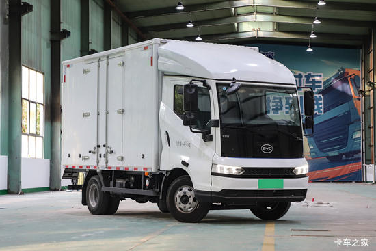 ���ǵ�T5 ɽ���Ƽ��� 4.03�׵��Ŵ��綯��ʽ�Ῠ ����151kWh