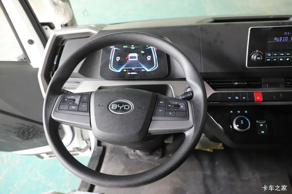 比亚迪T5EV 财富版 4.5T 4.03米单排纯电动厢式轻卡(BYD5041XXYBEV2)94.3kWh