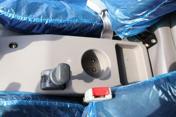 һ������ ��Ź�ʨ 130���� 4.2�׵�����ʽ�ῨͼƬ