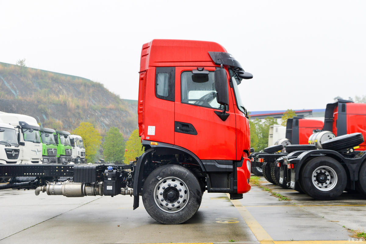 �������ó� ���KR ��ҫ�� 290���� 4X2 6.8�ײ�դʽ�ػ������                                                