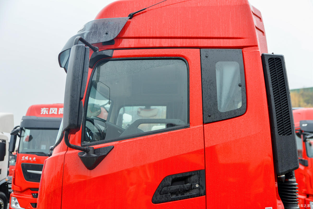 �������ó� ���KR ��ҫ�� 290���� 4X2 6.8�ײ�դʽ�ػ������                                                