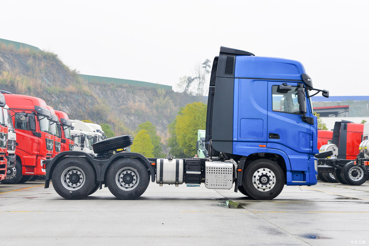 东风天龙旗舰KX王者版 630马力康明斯动力+伊顿12挡AMT 长途重载优选