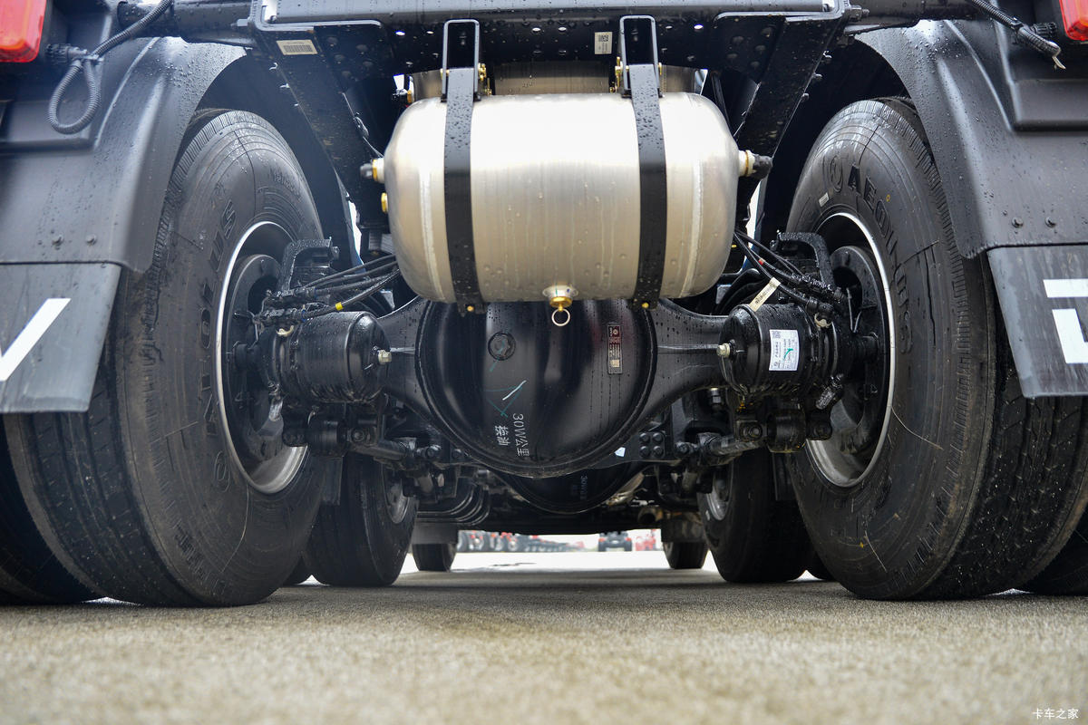 东风天龙旗舰KX王者版 630马力康明斯动力+伊顿12挡AMT 长途重载优选