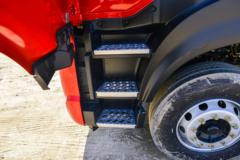 东风商用车 天锦KR PLUS 300马力 6X2 9.8米仓栅式载货车(高顶三卧)(法士特8档)