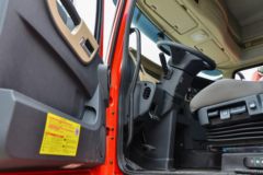 东风商用车 天龙旗舰KX 嵘耀版 465马力 6X4 危险品牵引车(液缓)