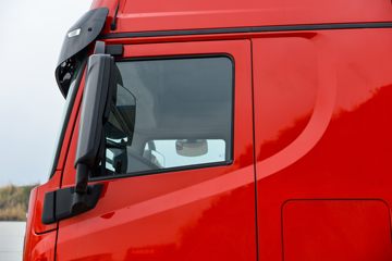 东风商用车 天龙旗舰KX 580马力 6X4 LNG牵引车(DFH4250C18)外观图片