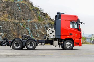 东风商用车 天龙旗舰KX 580马力 6X4 LNG牵引车(DFH4250C18)外观图片
