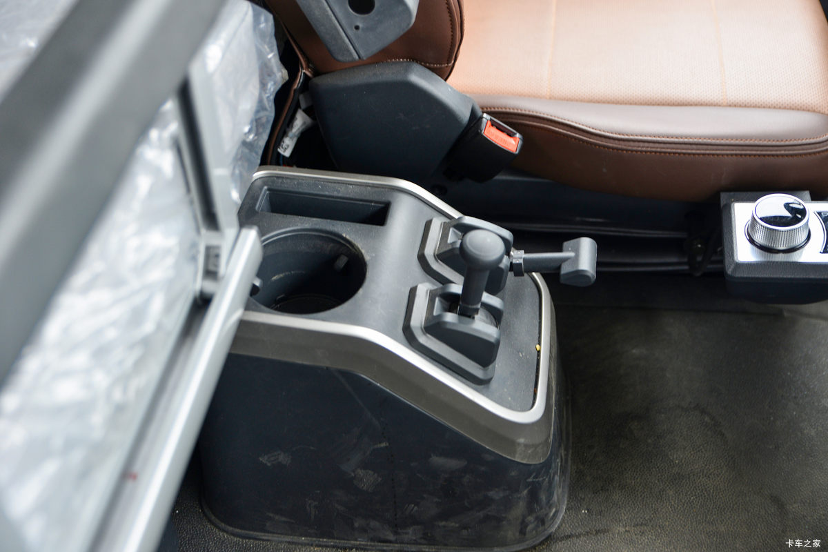 �������ó� �����콢KX ���߰� 580���� 6X4 LNG�Զ���ǣ����(Һ��)(DFH4250D13)��ʻ��                                               