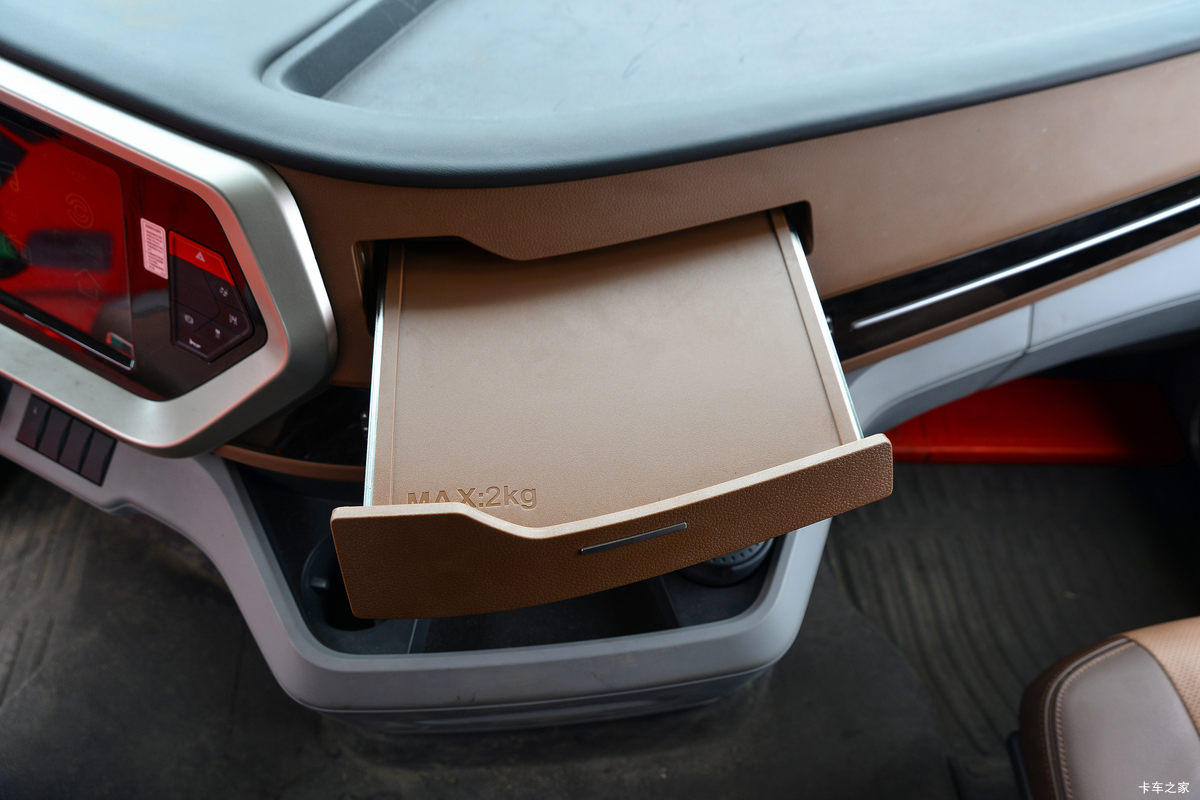 �������ó� �����콢KX ���߰� 580���� 6X4 LNG�Զ���ǣ����(Һ��)(DFH4250D13)��ʻ��                                               