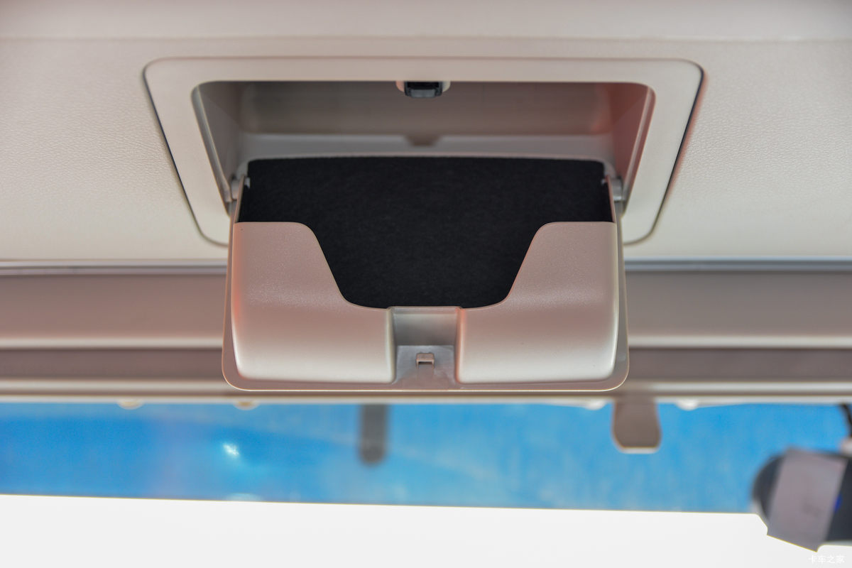 �������ó� �����콢KX ���߰� 580���� 6X4 LNG�Զ���ǣ����(Һ��)(DFH4250D13)��ʻ��                                               