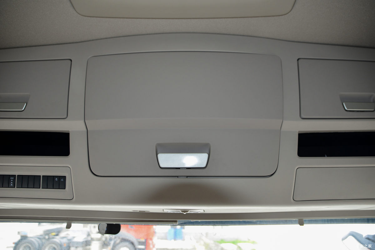 �������ó� �����콢KX ���߰� 580���� 6X4 LNG�Զ���ǣ����(Һ��)(DFH4250D13)��ʻ��                                               