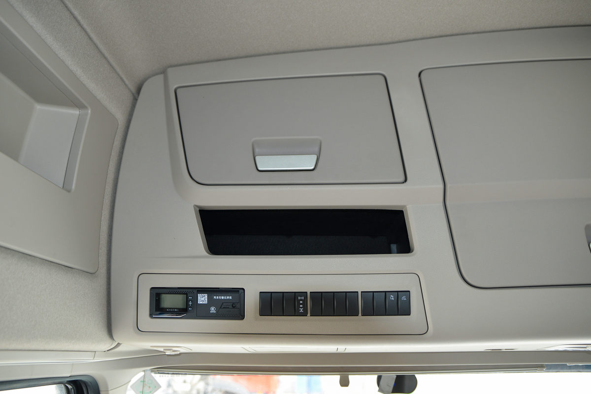 �������ó� �����콢KX ���߰� 580���� 6X4 LNG�Զ���ǣ����(Һ��)(DFH4250D13)��ʻ��                                               