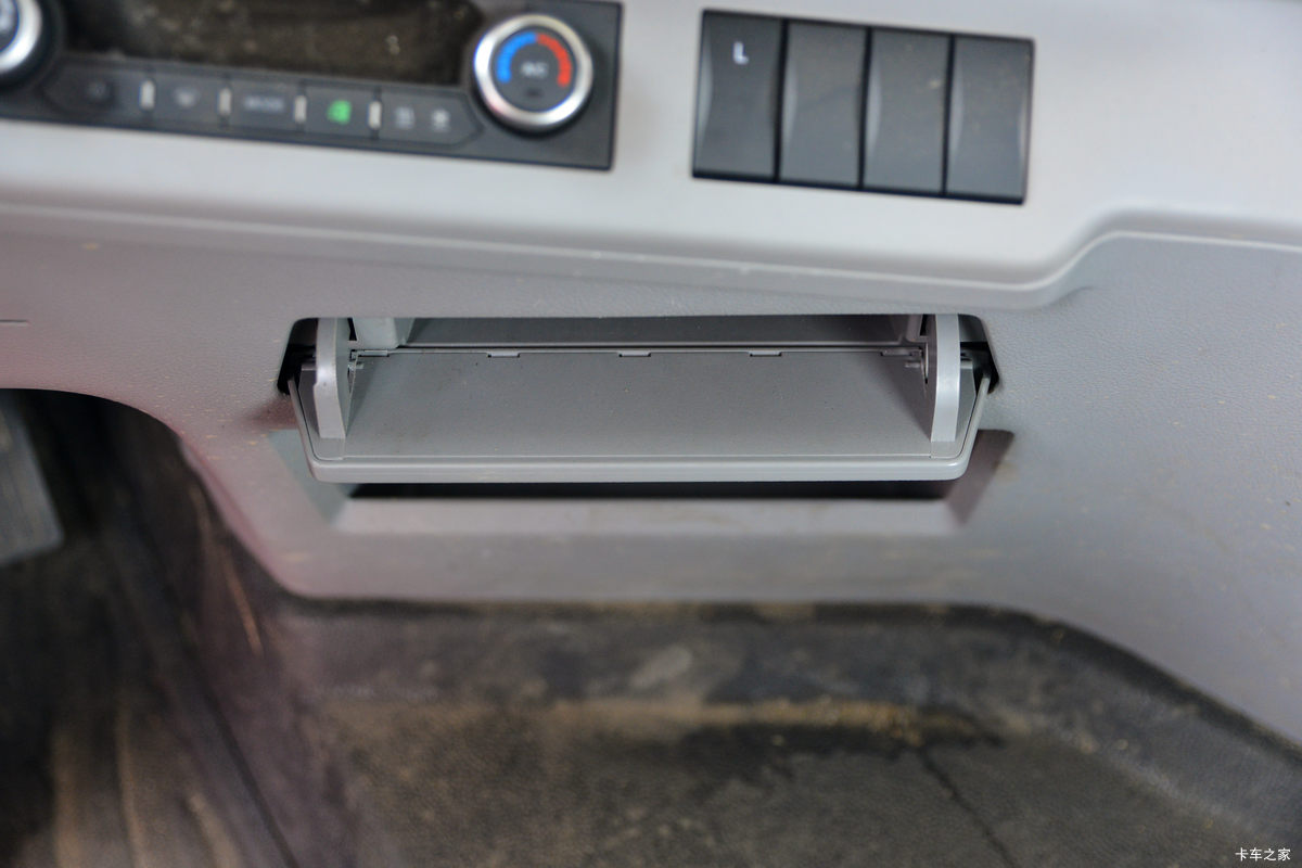 �������ó� �����콢KX ���߰� 580���� 6X4 LNG�Զ���ǣ����(Һ��)(DFH4250D13)��ʻ��                                               