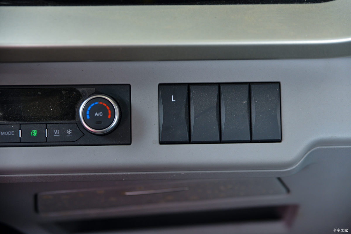 �������ó� �����콢KX ���߰� 580���� 6X4 LNG�Զ���ǣ����(Һ��)(DFH4250D13)��ʻ��                                               