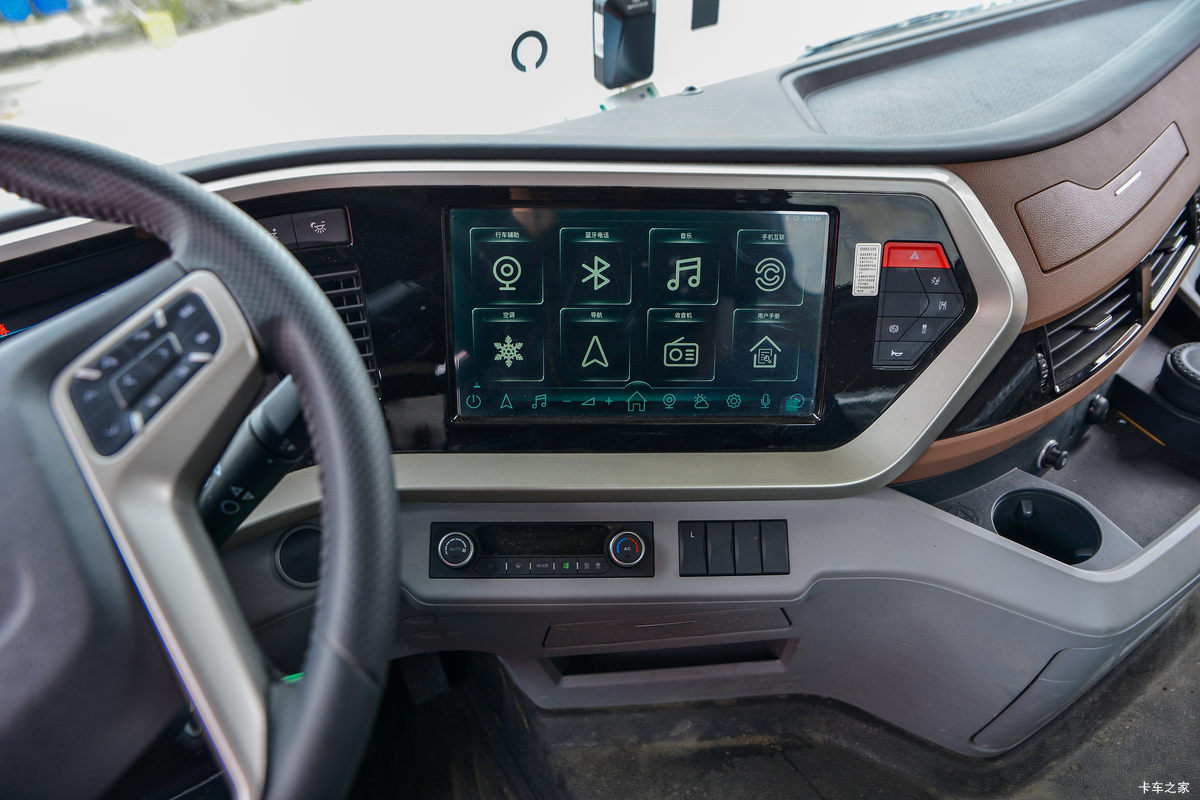 �������ó� �����콢KX ���߰� 580���� 6X4 LNG�Զ���ǣ����(Һ��)(DFH4250D13)��ʻ��                                               