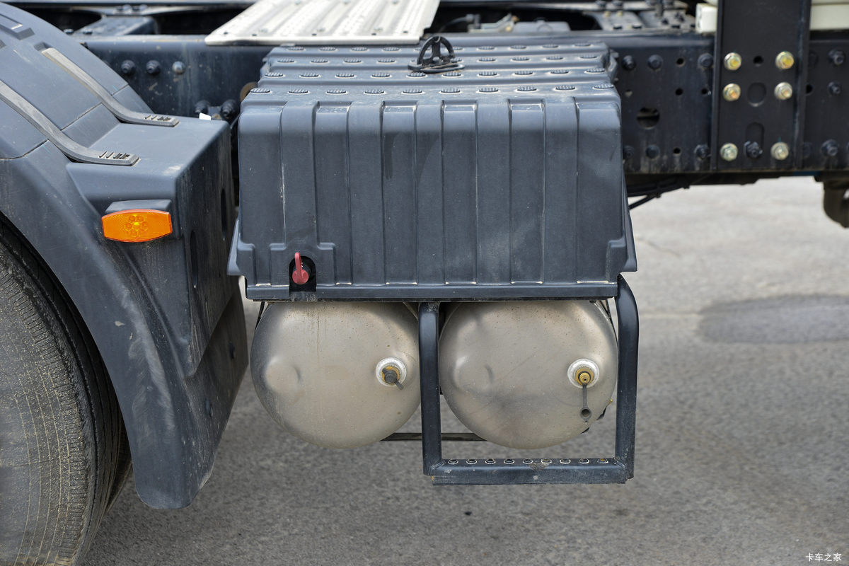 �������ó� �����콢KX ���߰� 580���� 6X4 LNG�Զ���ǣ����(Һ��)(DFH4250D13)����                                                